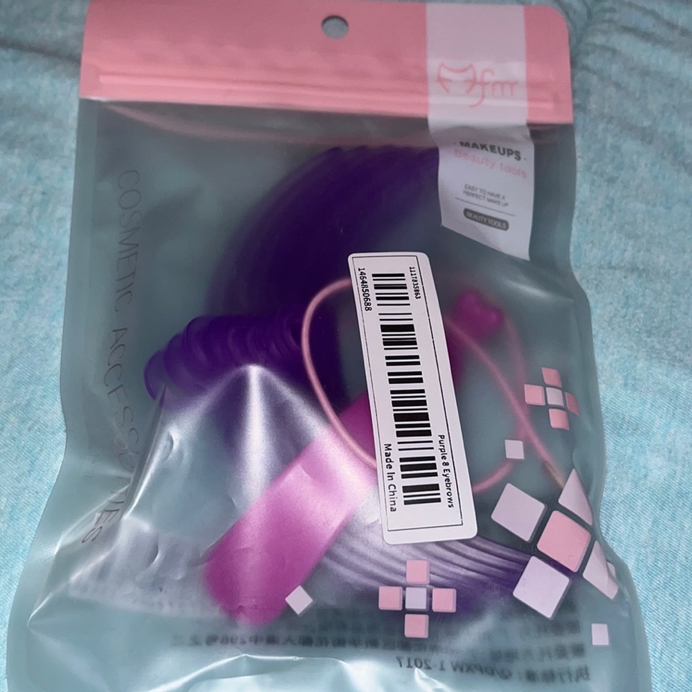 Eyebrow shapers( helps you fill them into a shape) never used still in packaging